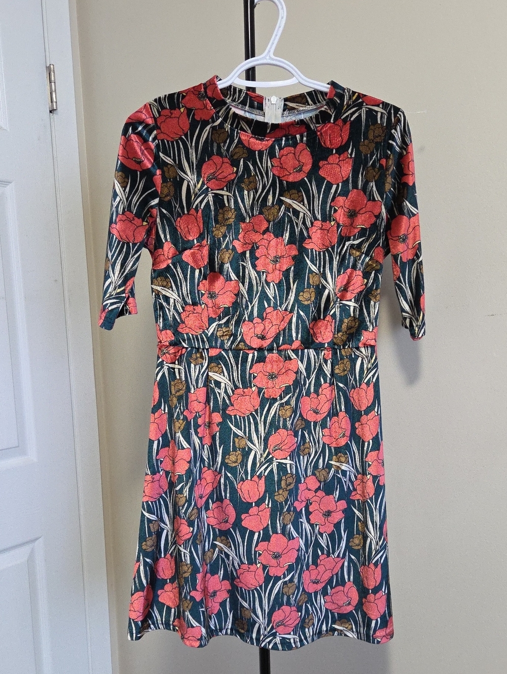 Hide & Seek Floral Poplin Midi Dress in Coral and Black